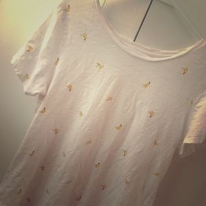 White banana print old navy T-shirt
